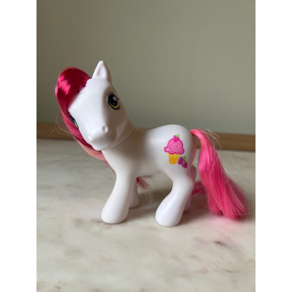Strawberry Surprise My Little Pony MLP 2006 Hasbro G3